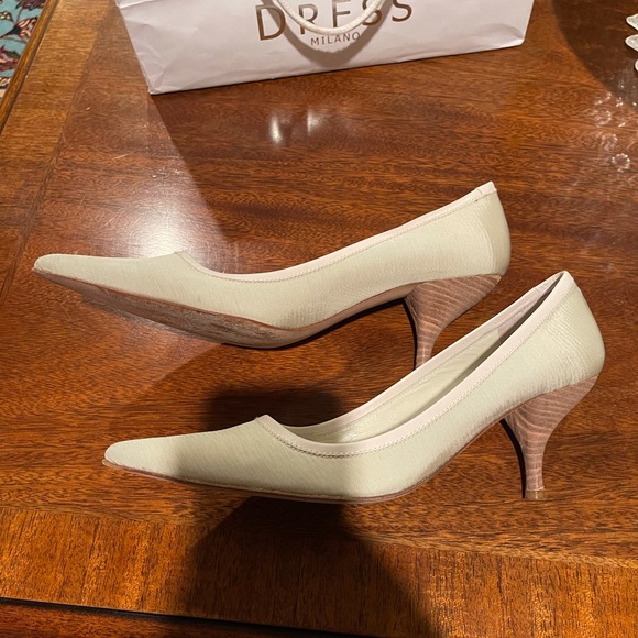 Delman Off-White Pointed Toe Heels - Picture 4 of 5